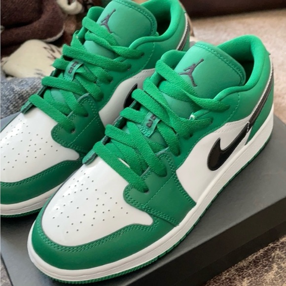 Nike Shoes - AIR JORDAN 1 - pine green